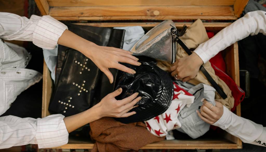 Vintage vročica prihaja v Ljubljano: BeThrifty z oblačili na kilo