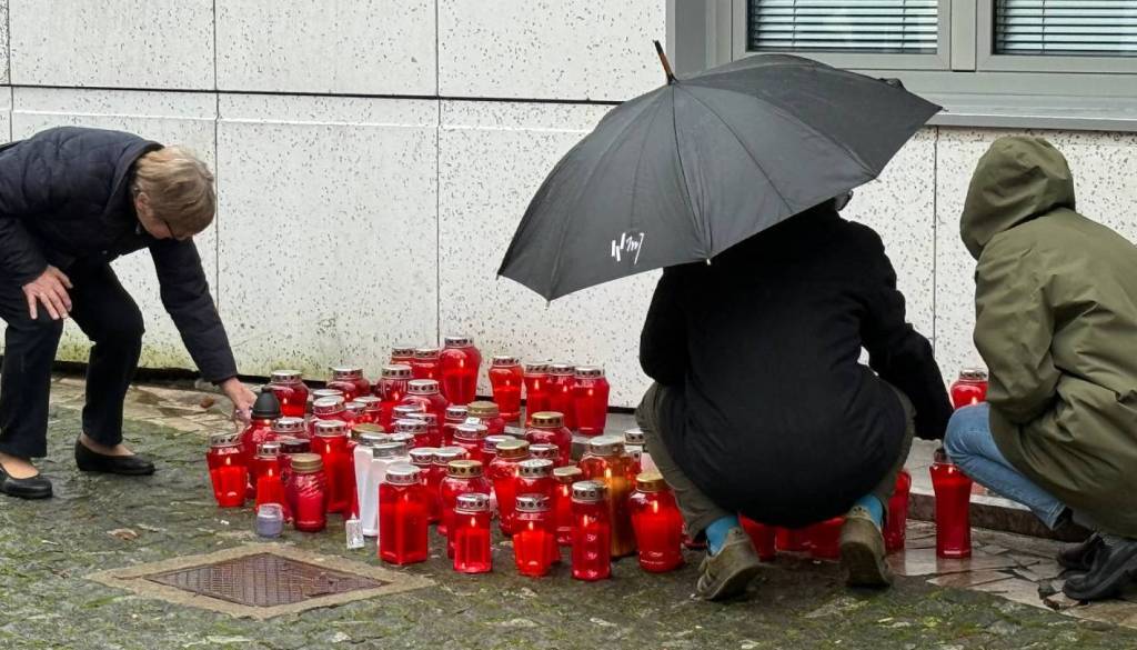 Po tragičnem dogodku v Novem mestu ministrica Katič predlaga svoj odstop