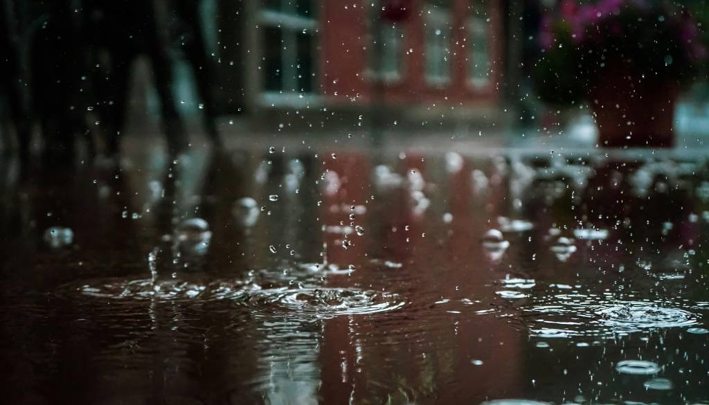 Državo zajele padavine, kakšno vreme se nam obeta v prihodnjih dneh?