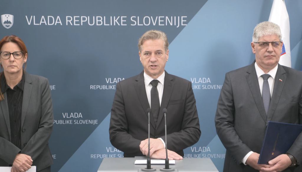 Golob: Sprejel ponujena odstopa ministrice za pravosodje in ministra za notranje zadeve