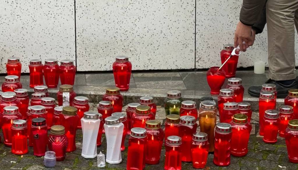 Tragedija v Novem mestu pretresla Slovenijo, oglasili so se tudi znani obrazi