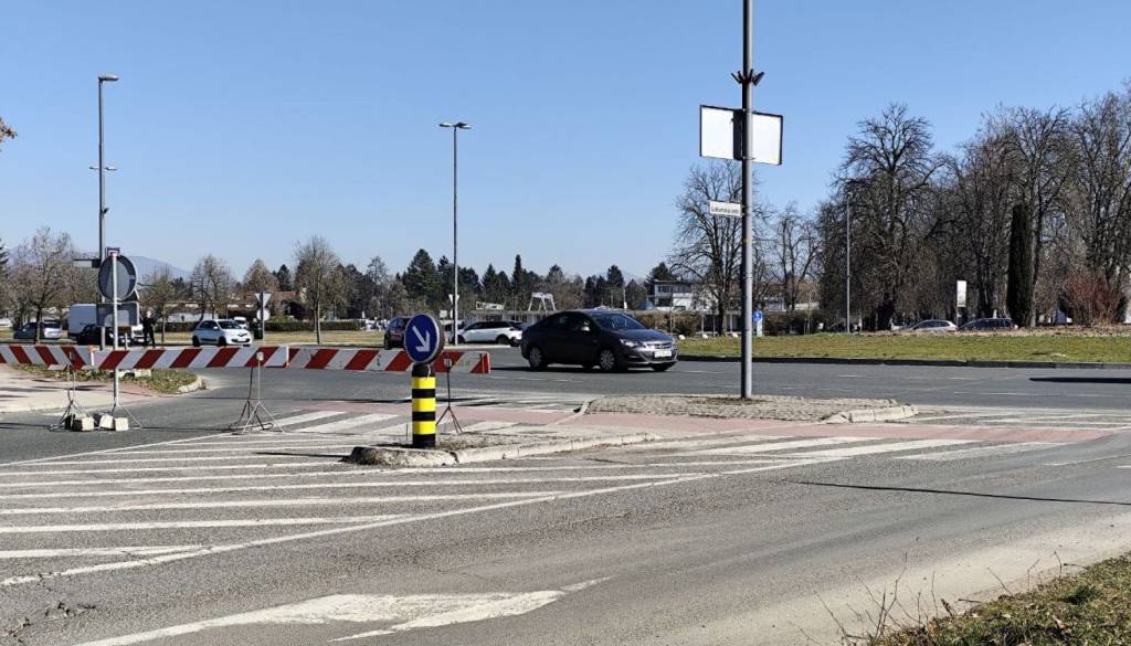 Zaradi rekonstrukcije bo krožišče Žale v Ljubljani do konca oktobra zaprto za ves promet