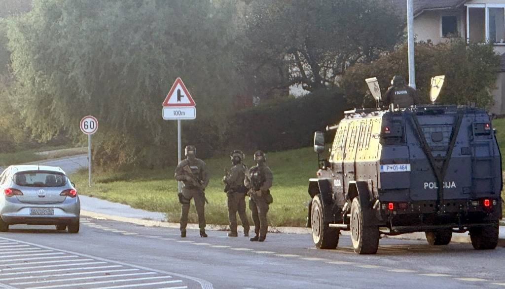 Novo mesto pod okrepljenim policijskim nadzorom, patrulje na varnostno obremenjenih območjih