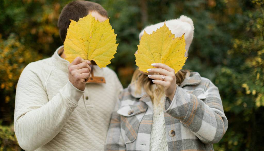 Zvezde prinašajo nežnost, kdo bo dovolil ljubezni, da spet zadiha?
