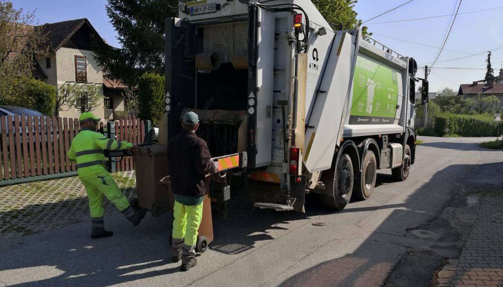 Akvarij odprt, zbirni centri zaprti. Kako bo z odvozom odpadkov med prazniki? 