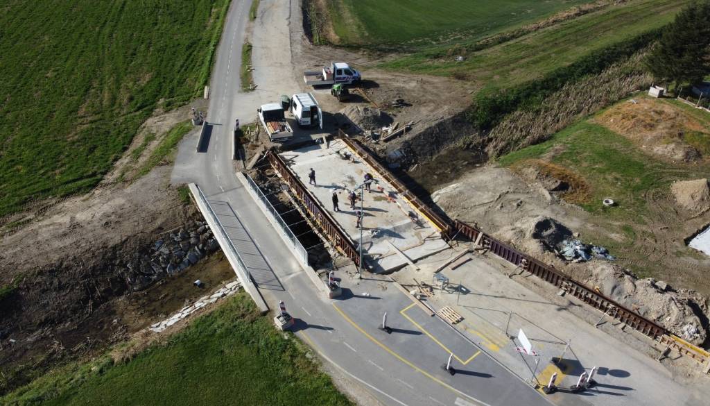 »Skoraj na cilju«: Sanacija mostu, ki je bil poškodovan med neurjem, se bliža h koncu 