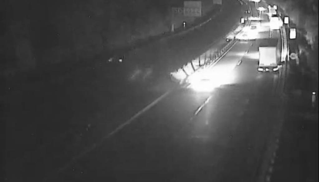 Prometna nesreča zaprla avtocesto proti Ljubljani