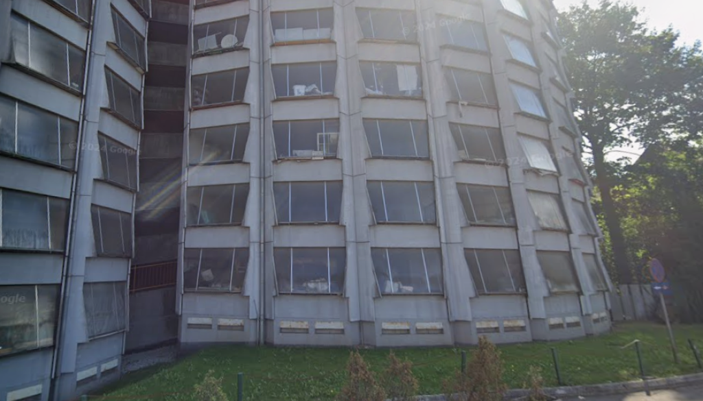 Lahko Mestna občina Ljubljana posega v namembnost garaž?