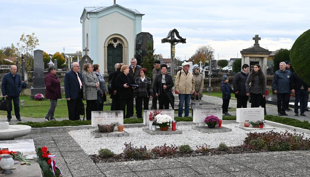 FOTO in VIDEO: V Murski Soboti ob dnevu spomina na mrtve položili vence in počastili padle