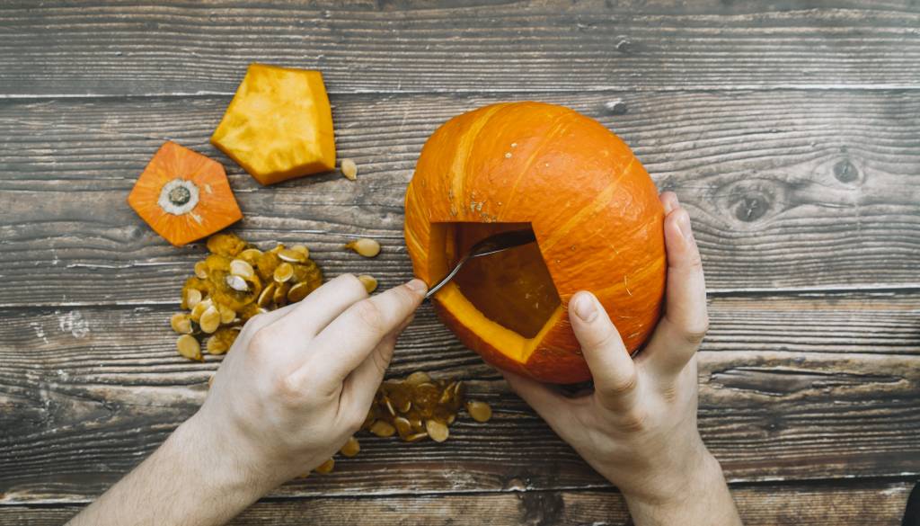 Pijane buče in buče z aparatom prevzemajo dvorišča