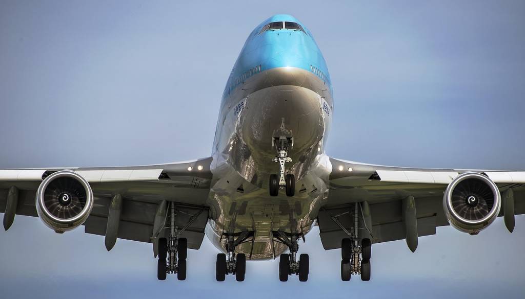 Letalo JetBlue doživelo močno turbulenco, več potnikov pristalo v bolnišnici