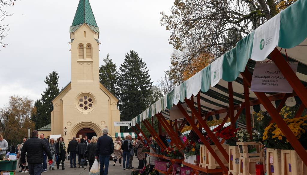 FOTO: Dan spomina na mrtve na ljubljanskih Žalah