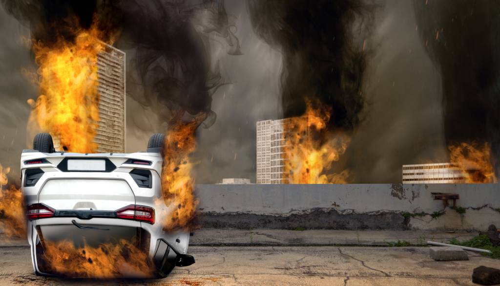 Pekel na cesti: osem mrtvih v eksploziji avtomobila