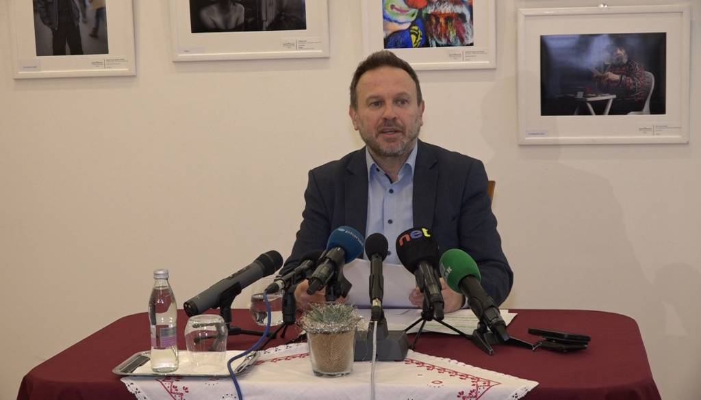 Poslanec Horváth zahteva dopolnitev zakona zaradi manjkajoče dvojezičnosti