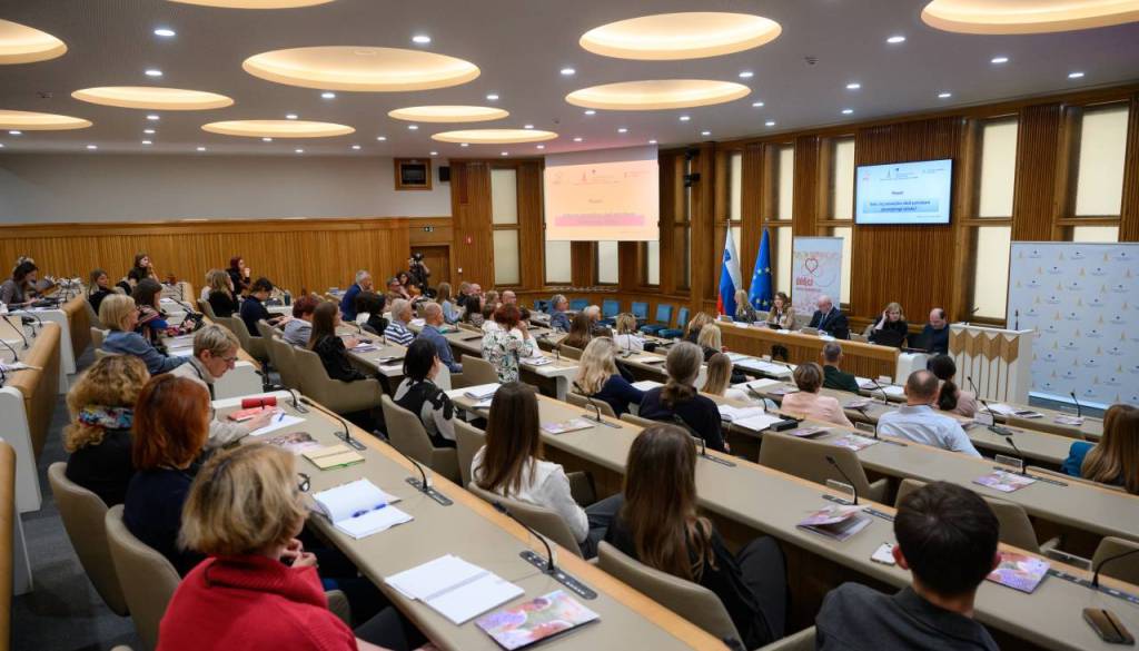 Posvojitev kot proces, ne dogodek: strokovnjaki o pomenu dolgoročne podpore