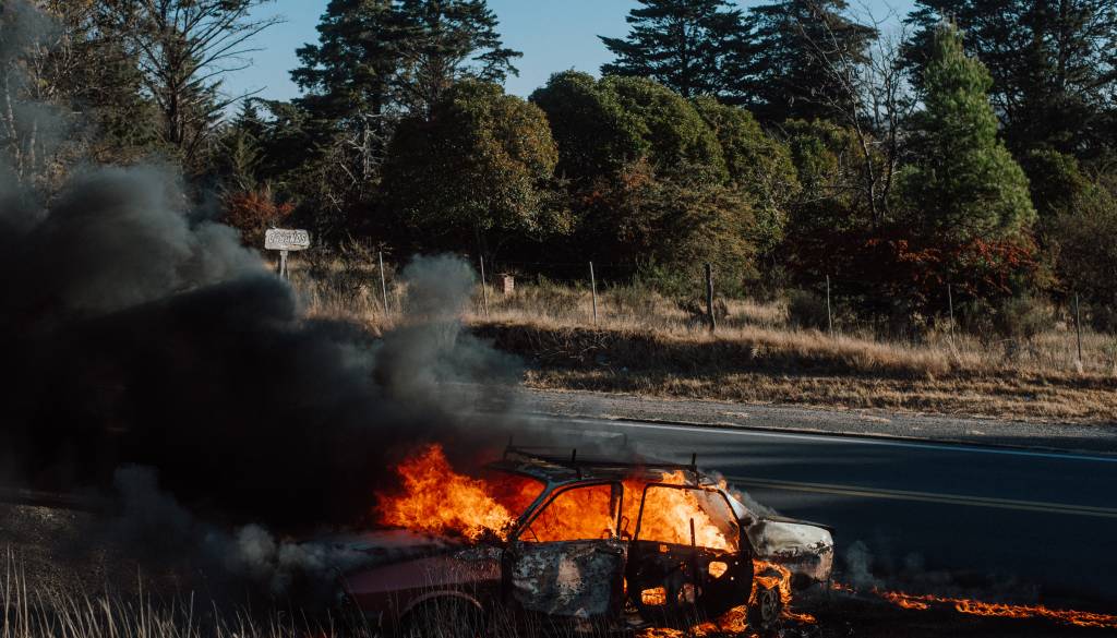 V eksploziji avtomobila umrlo najmanj osem ljudi