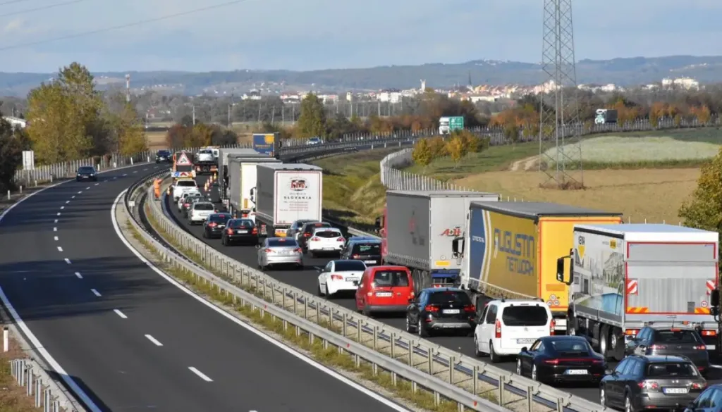 Med Dragučovo in Lenartom vzdrževalna dela in premična zapora