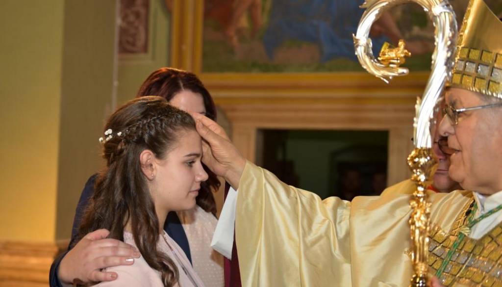 Razkrivamo, kakšni so načrti soboškega škofa glede birm in birmanskih botrov