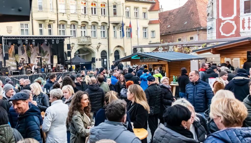 FOTO in VIDEO: Martinovanje na Ptuju napolnilo Mestni trg