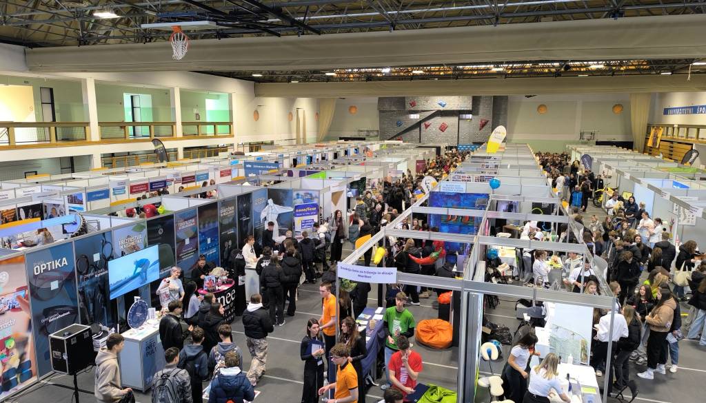 FOTO in VIDEO: Jubilejni 10. Karierni sejem v polnem zagonu. V Mariboru se je odprlo 'Vesolje priložnosti' za mlade