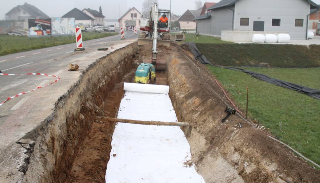 115 metrov novega pločnika za večjo varnost pešcev v Trebnjem