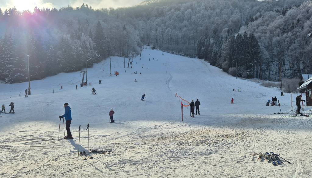 Smučišče Izver čaka le še sneg: enake cene in nova oprema za umetno zasneževanje
