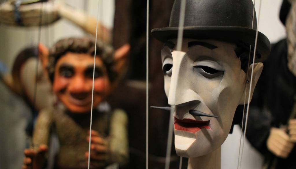 Iščete službo? V Ljubljani priložnost za varnostnika in socialnega delavca, zaposluje tudi lutkovno gledališče in Slovenske železnice