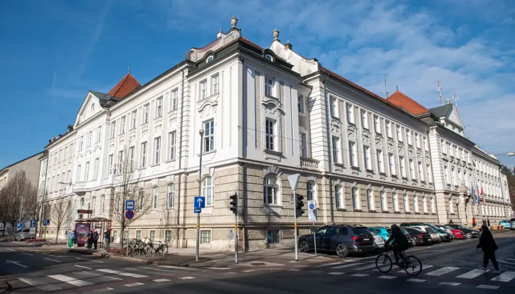 Mariborska občina za dobrih štiri tisoč evrov prodaja zemljišče 