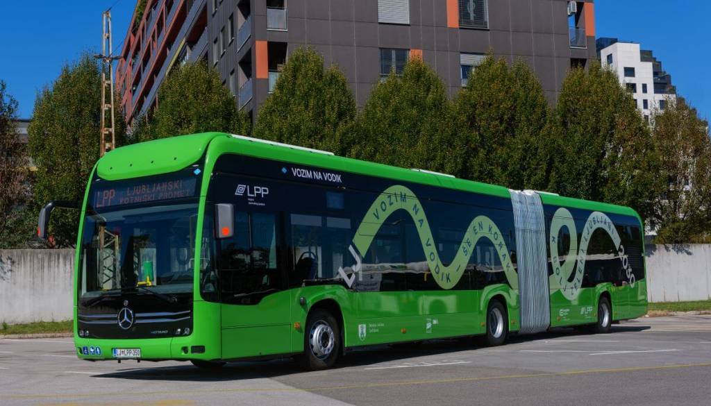 Po Ljubljani že vozi prvi vodikov avtobus LPP