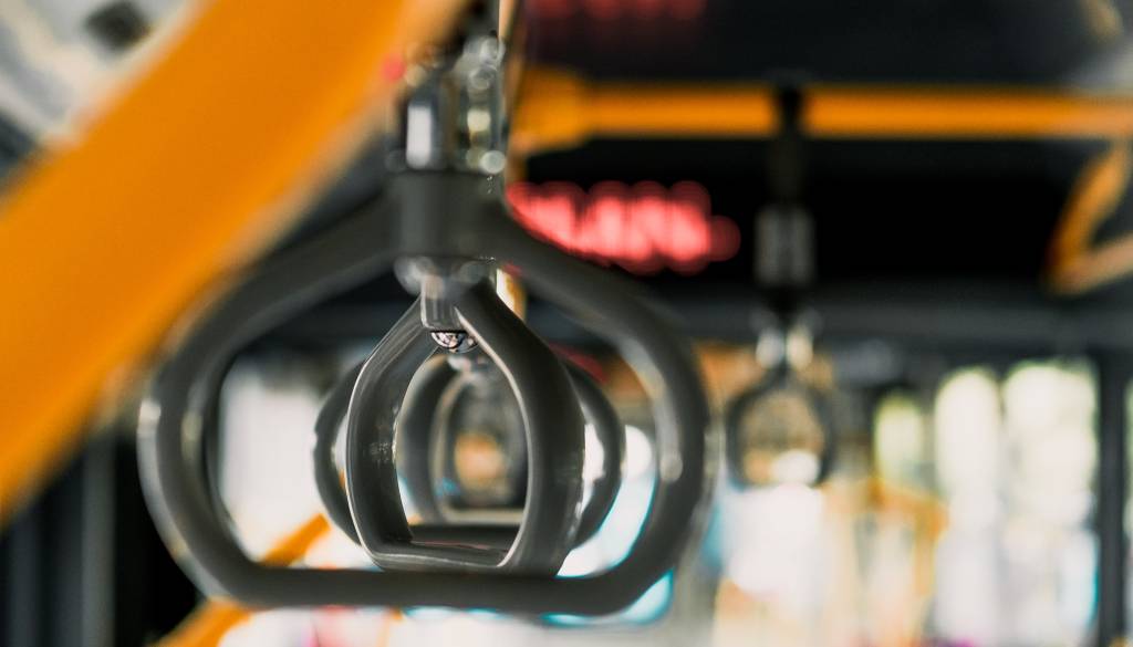 V Mariboru starejša potnica padla na avtobusu in se huje poškodovala