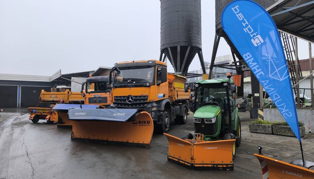 FOTO in VIDEO: V Mariboru pripravljeni na zimo. Nigrad z 80 plužnimi enotami in več kot tisoč ton soli