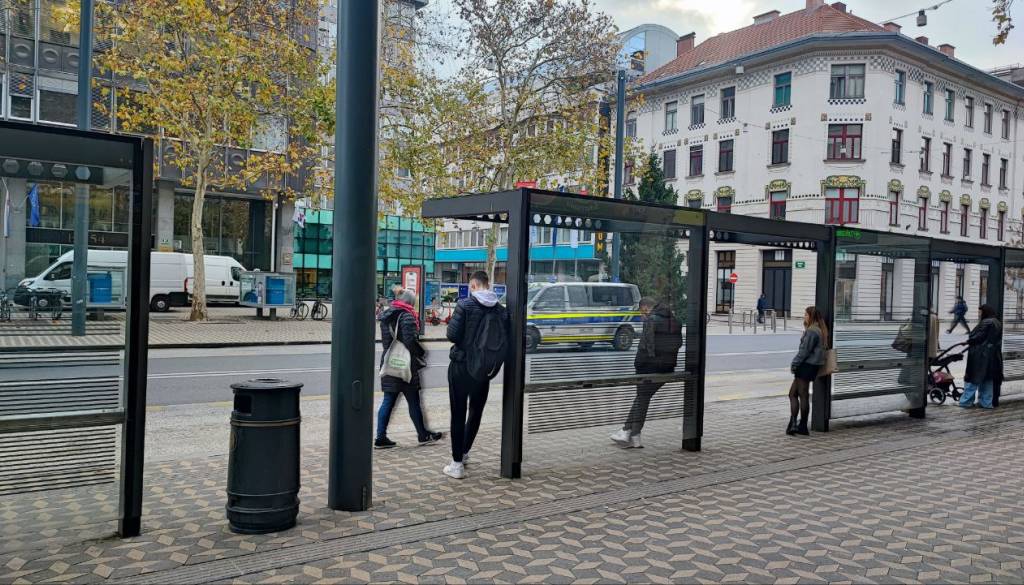 FOTO in VIDEO: Na kraju napada v prestolnici krvav madež in šokirani ljudje