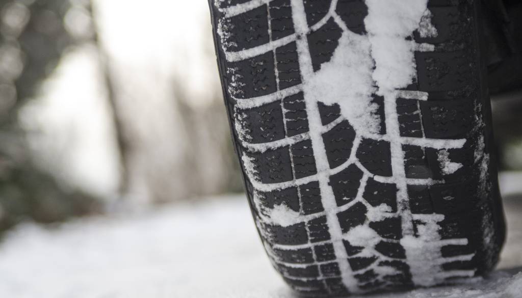 Danes stopi v veljavo obvezna zimska oprema za vsa motorna vozila