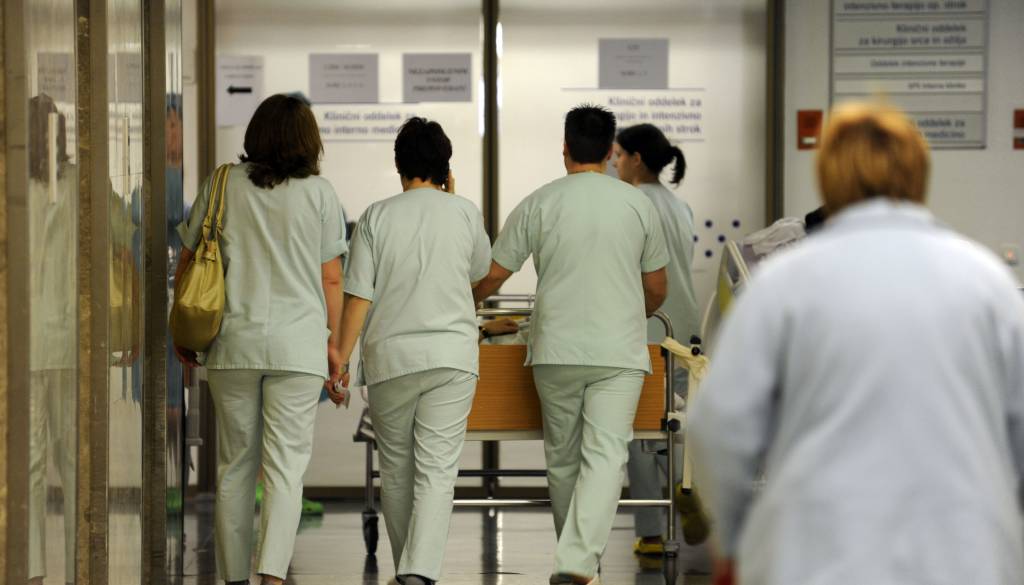 Vroča delovna mesta v Pomurju: Iščejo vzgojitelja in medicinsko sestro, zaposluje tudi Elektro Maribor