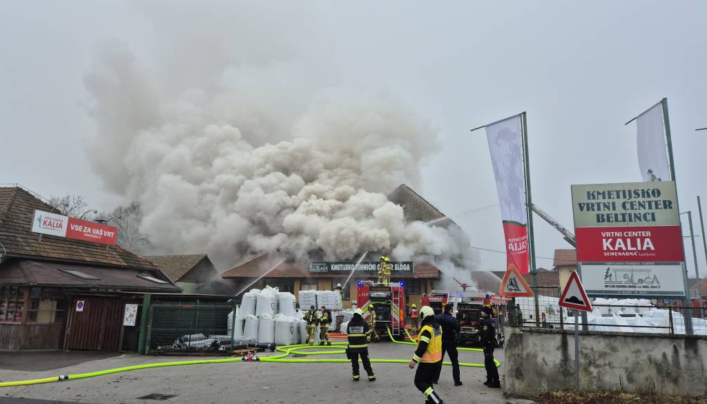 FOTO in VIDEO: Požar se je razširil na Kmetijsko-tehnični center Sloga