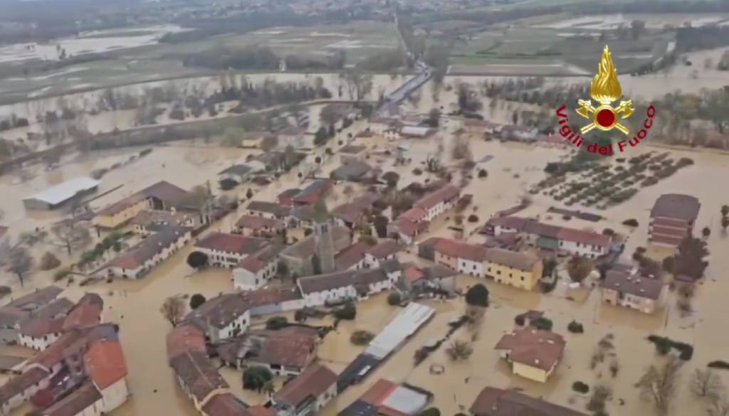VIDEO: Poplave in plazovi tik ob slovenski meji: Zasutih več hiš, dva človeka pogrešajo