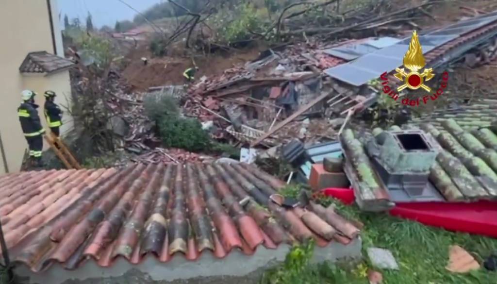 Tragičen konec reševanja: Oba pogrešana po zemeljskem plazu našli mrtva