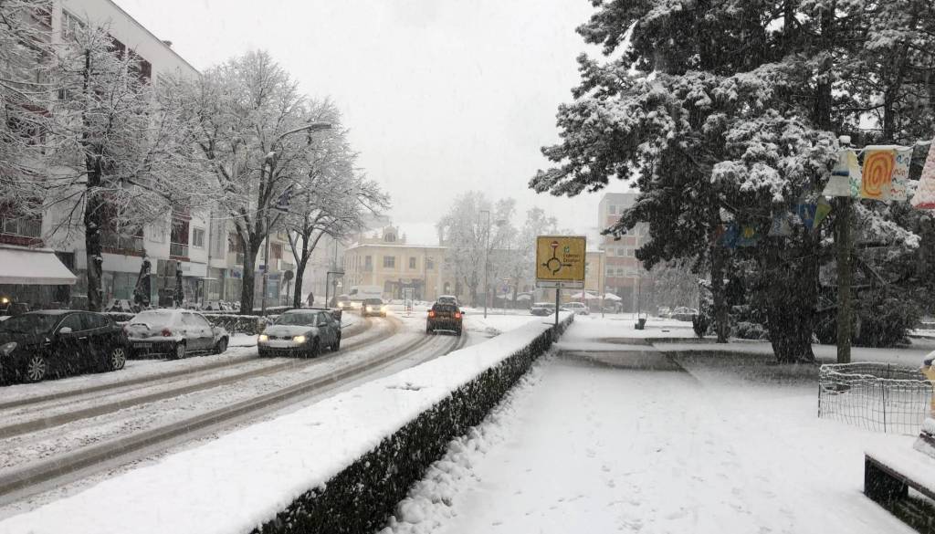 Ponekod zapadlo tudi 44 centimetrov snega, na ta dan lahko pošiljko pričakujemo tudi v Pomurju