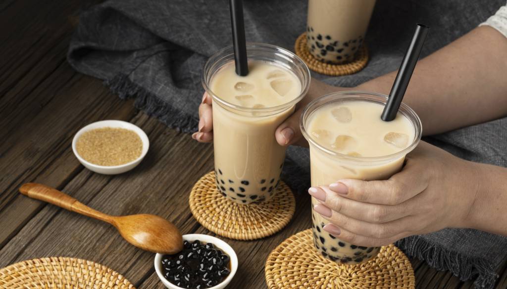 Azijska senzacija, ki je osvojila mlade in stare: Pripravite si bubble tea kar doma!