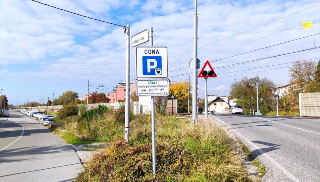 FOTO: Adijo, brezplačno parkirišče: Priljubljena lokacija na Viču je dobil parkomate