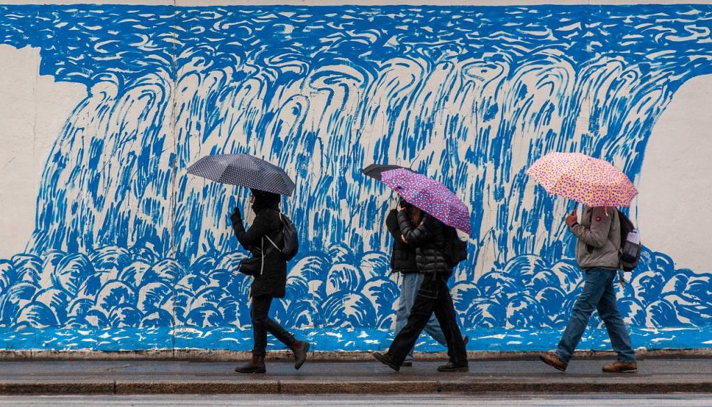 Vremenski preobrat že ponoči, sunki vetra ponekod tudi do 70 kilometrov na uro