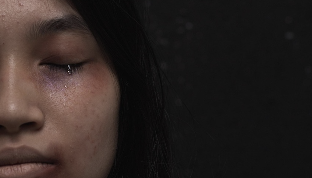 Pretresljivo: Ženski napadeni v lastnih domovih, policisti partnerjema prepovedali približevanje