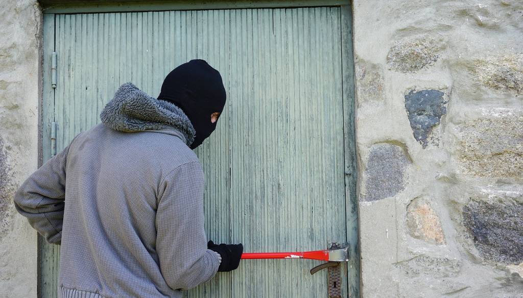 Včerajšnja serija vlomov po Ljubljani: izginjal denar, nakit in računalniki