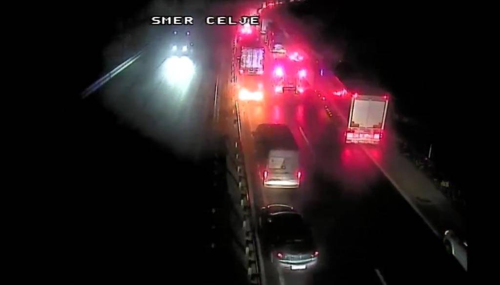 Štajerska avtocesta zaradi požara tovornega vozila zaprta med Vranskim in Šentrupertom proti Mariboru