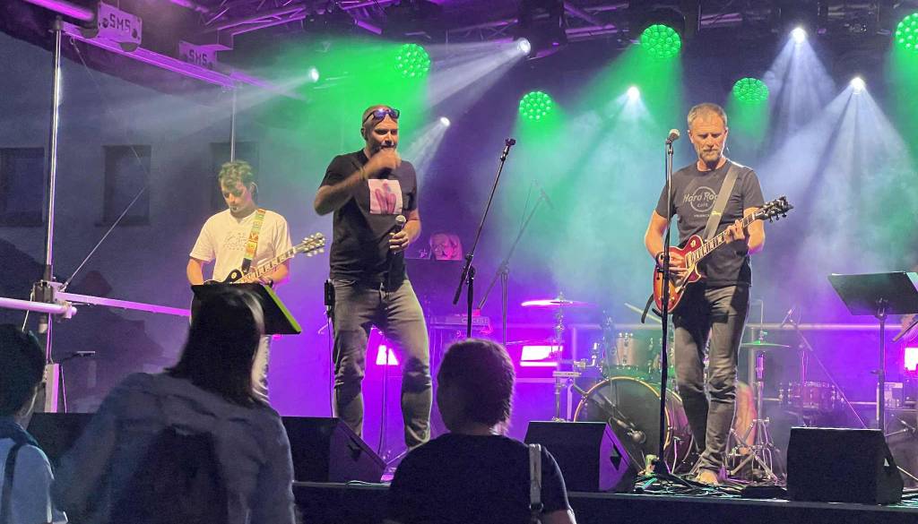 Kdo je band, ki je kočevsko dvorano KCK razprodal v dobrih dveh urah?