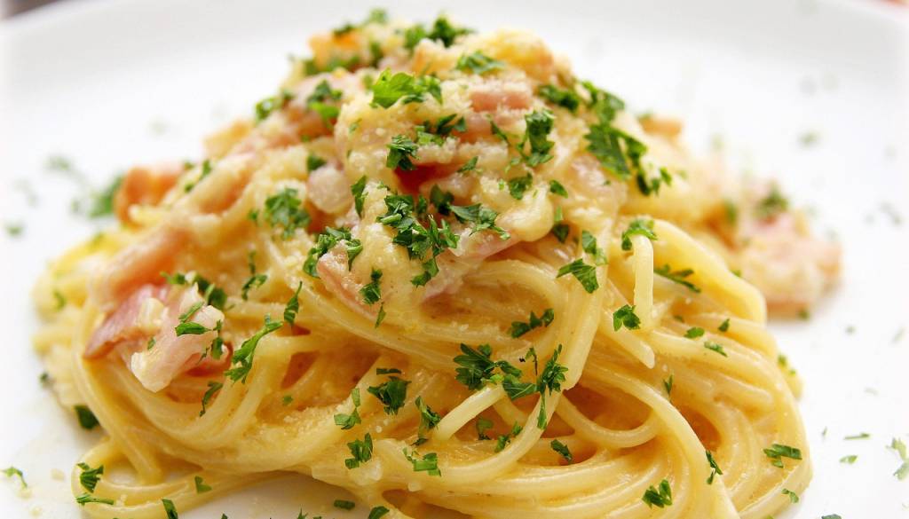 Je to žalitev Italije? Bratje Italije zaradi carbonare v Evropskem parlamentu zahtevajo preiskavo