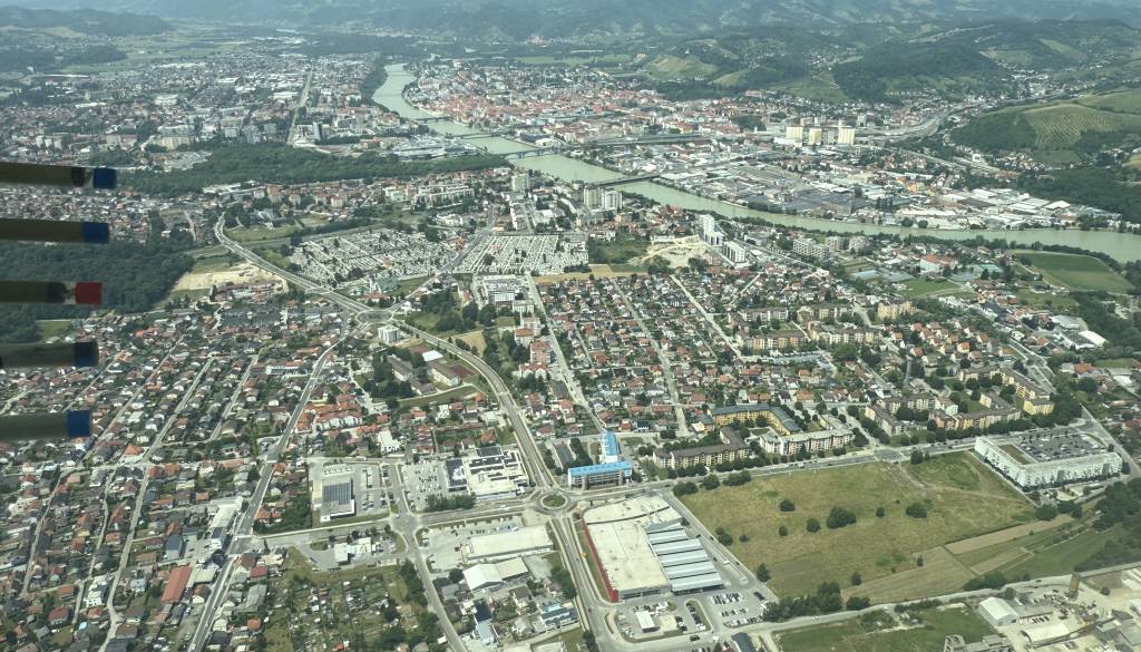 Na Teznu naprodaj dve občinski zemljišči: Skupaj skoraj štiri tisoč kvadratnih metrov