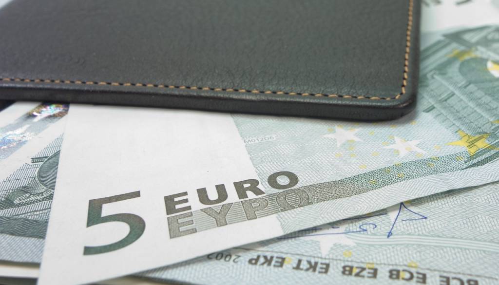 Zgodovinski trenutek za fizični denar: Pravica do gotovine zagotovljena