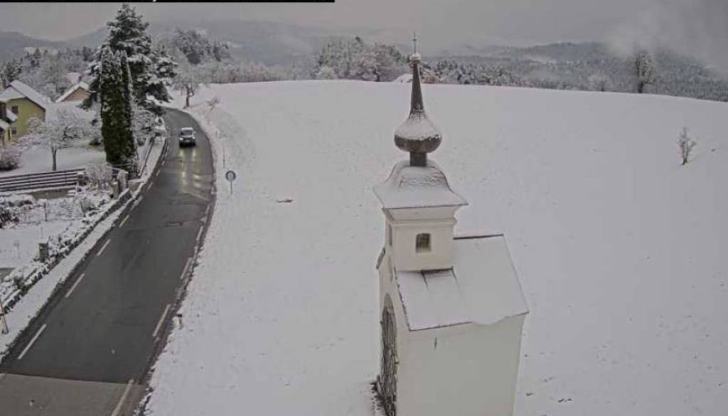 Kje je danes zapadlo največ snega in kako bo v prihodnjih dneh?