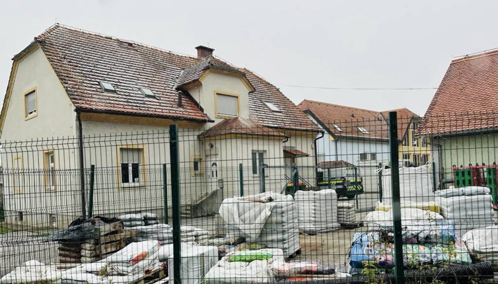 Rop poslovnega prostora na Ptuju: Zaposleno zvezal, oropal in pobegnil